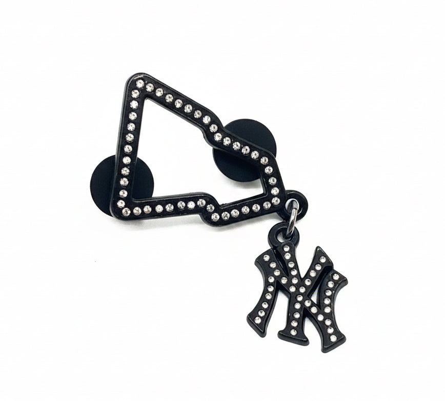 PIN METALICO BORDE NE YANKEES BLACK