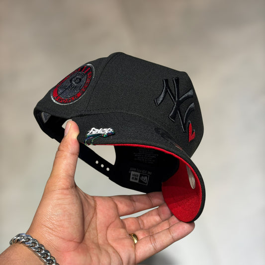 9FORTY A FRAME NY YANKEES BLACK ON BLACK CORAZÓN