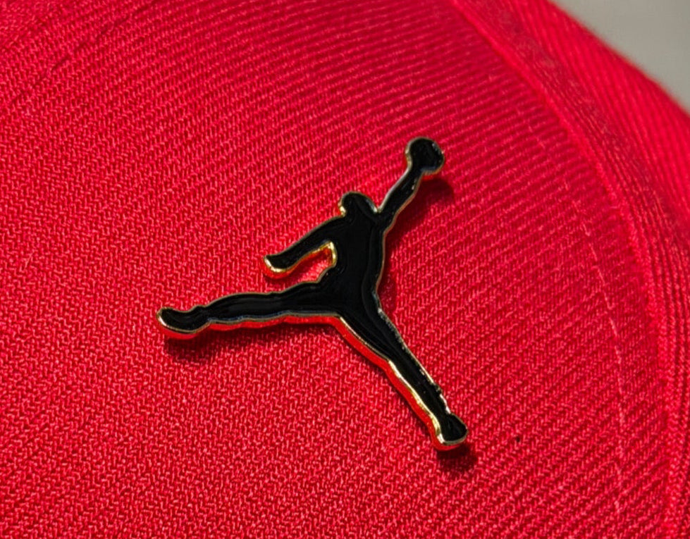PIN METALICO LOGO JORDAN BLACK GOLD