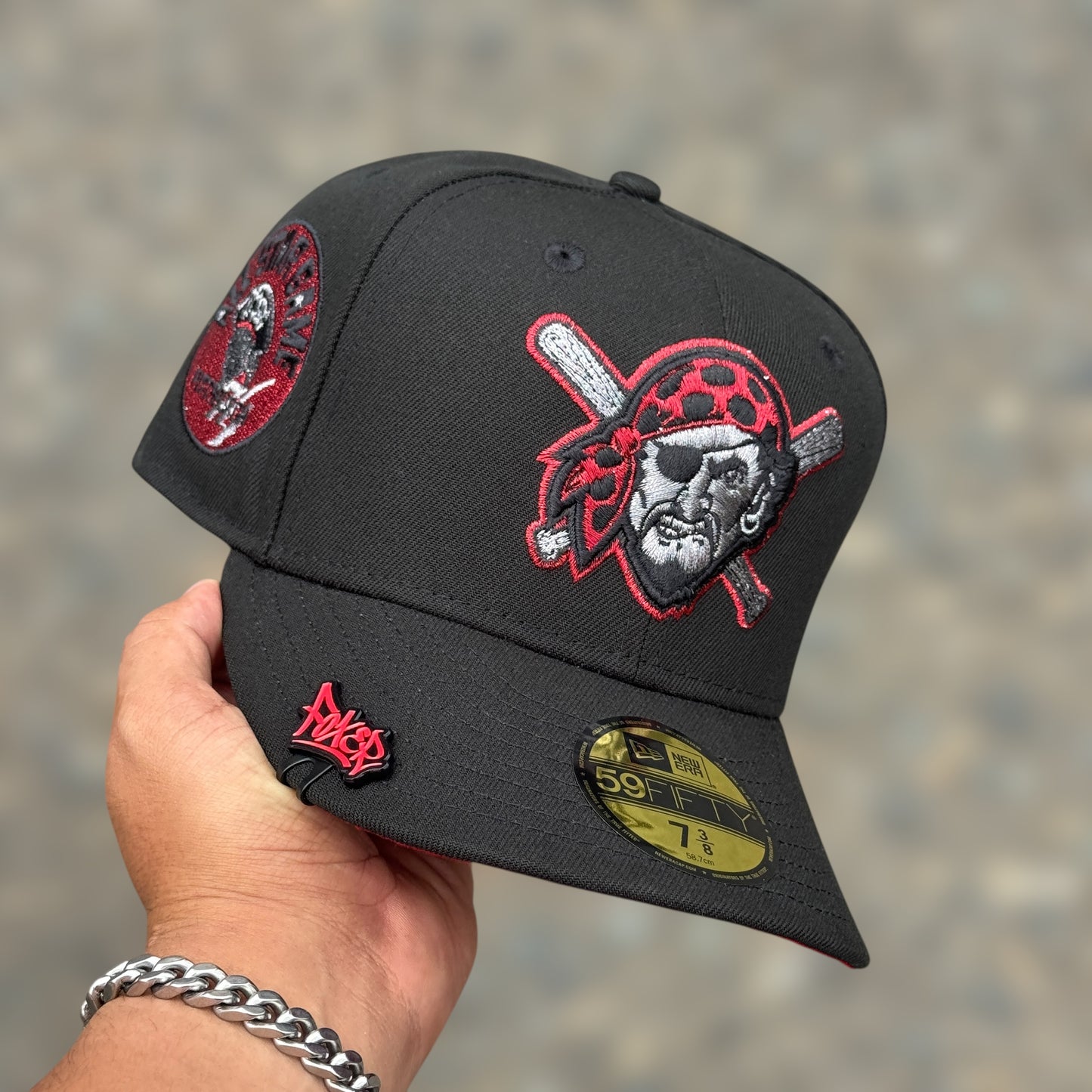 59FIFTY PIRATES PITTSBURGH RETRO LOG BLACK RED UNDERVISOR
