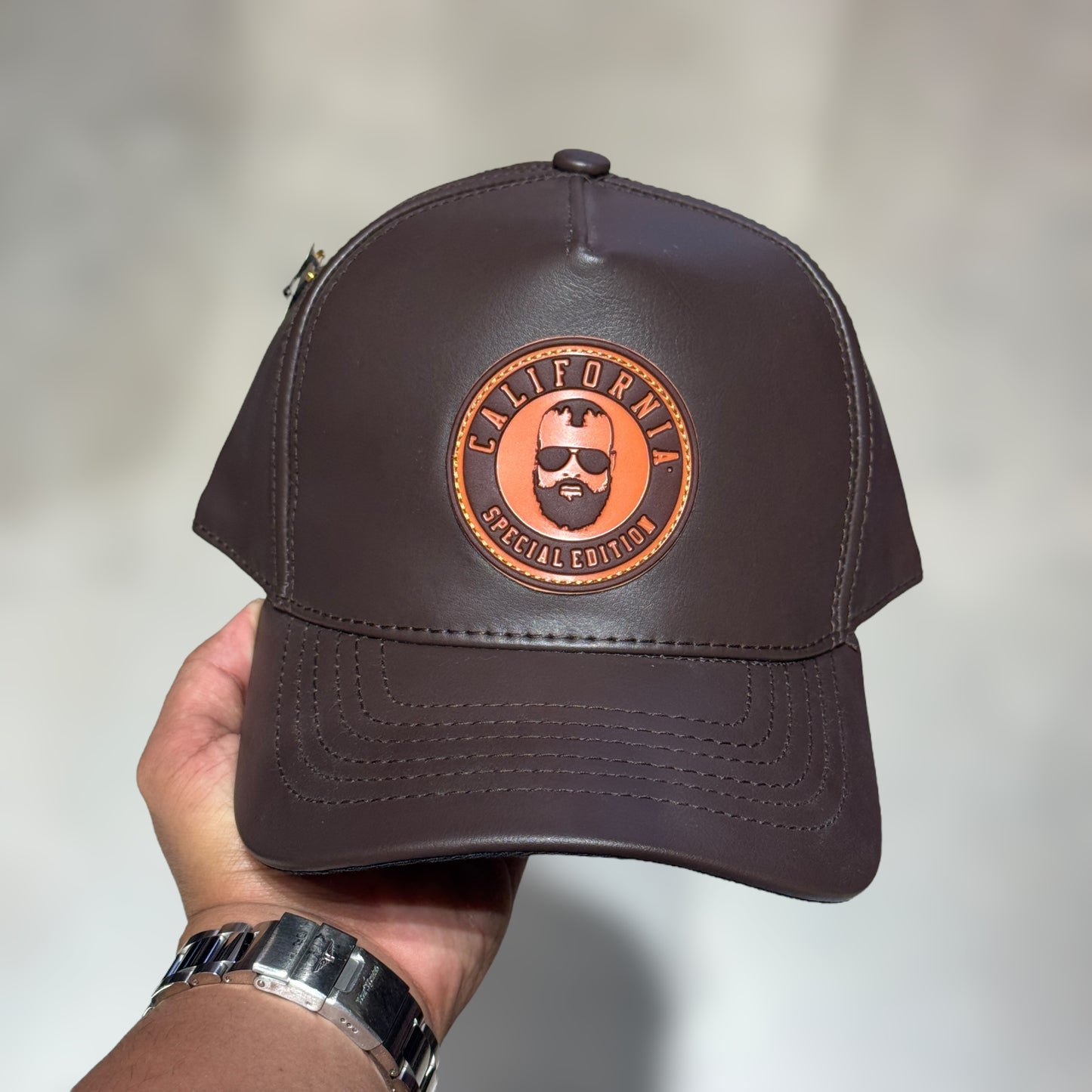 CALIFORNIA DE CUERO CAFÉ