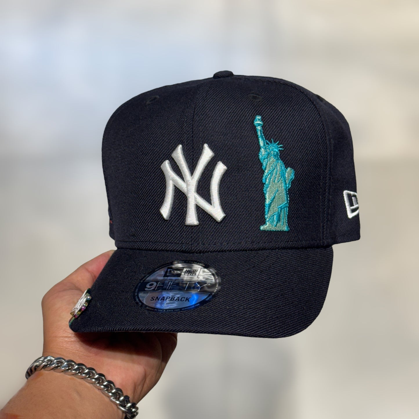 9FIFTY NY YANKEES NAVY STATUE
