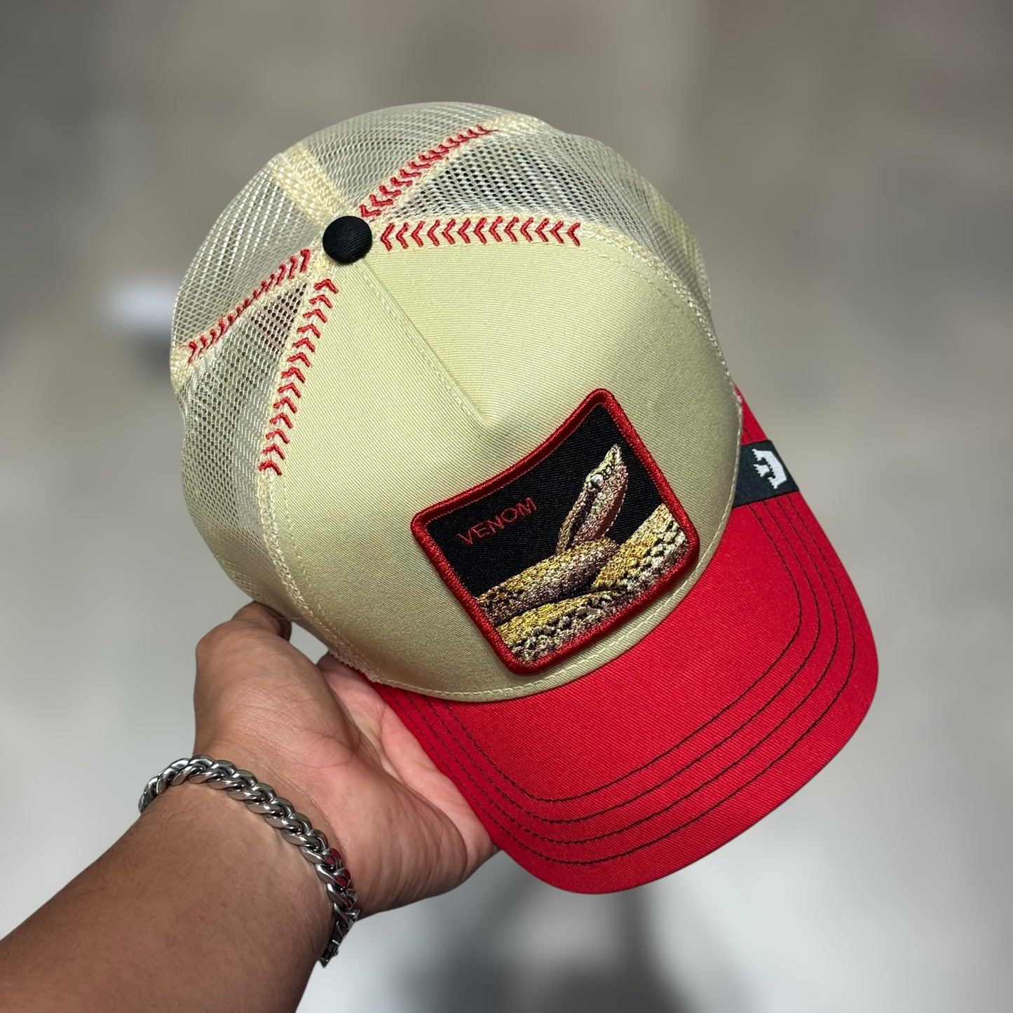 GOORIN BROS VENOM BEIGE RED VISOR