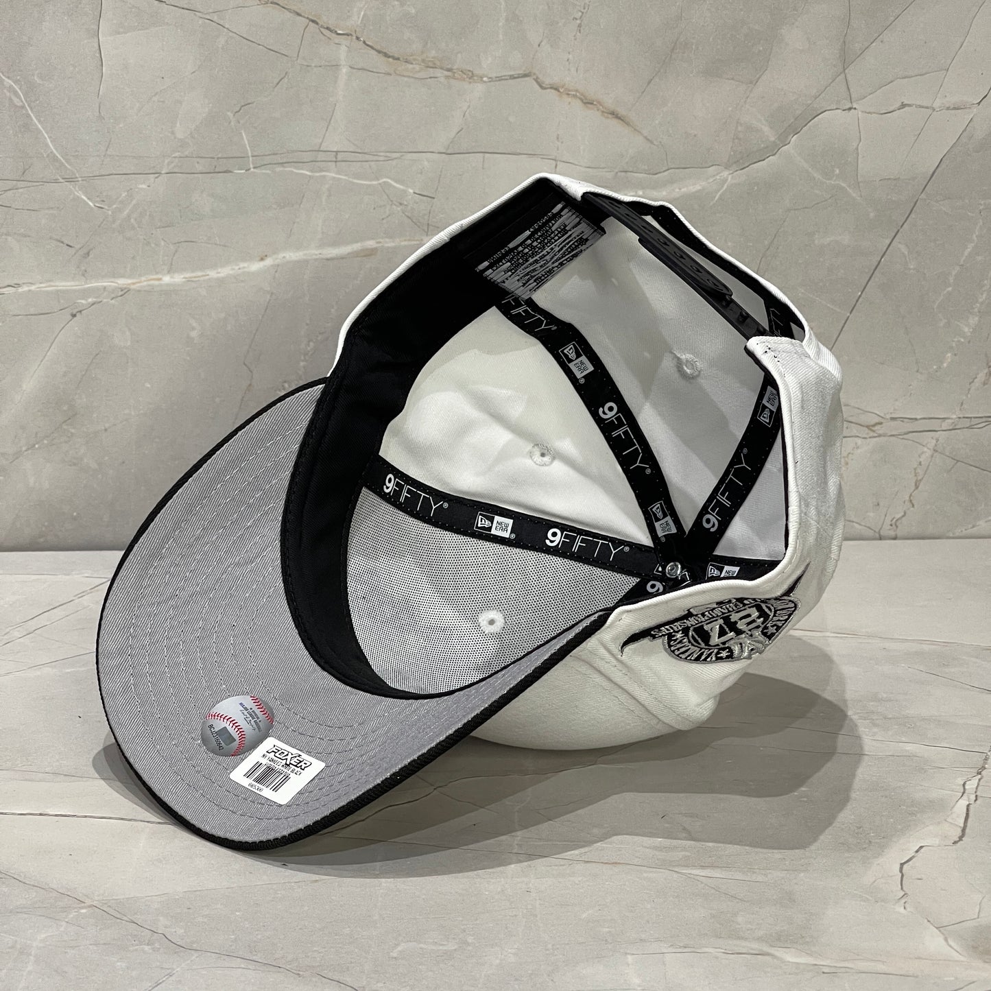 9FIFTY NY YANKEES WHIITE/BLACK STATUE