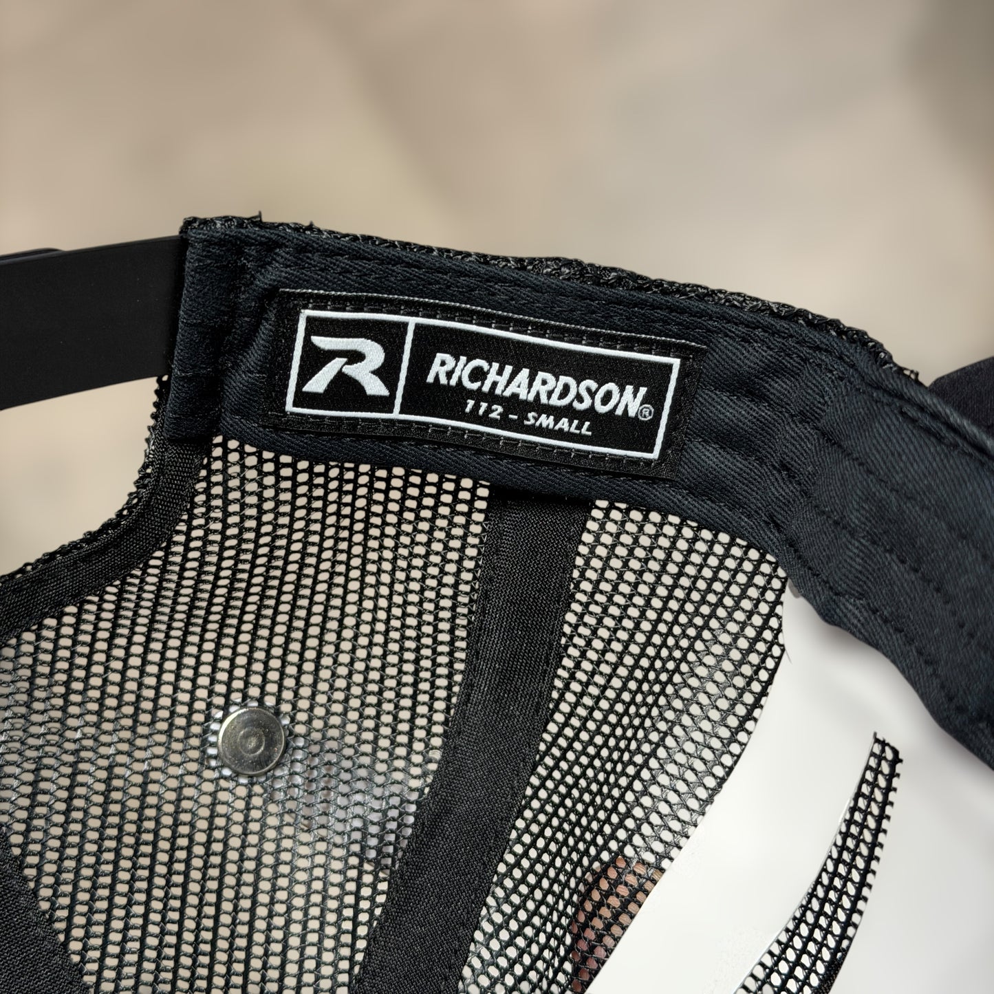 GORRA RICHARDSON negra llana para bordados