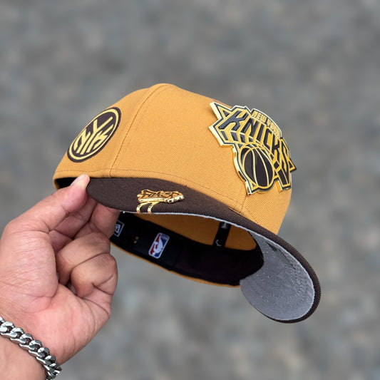 59FIFTY KNICK KHAKY BROWN VISOR METALLIC LOGO