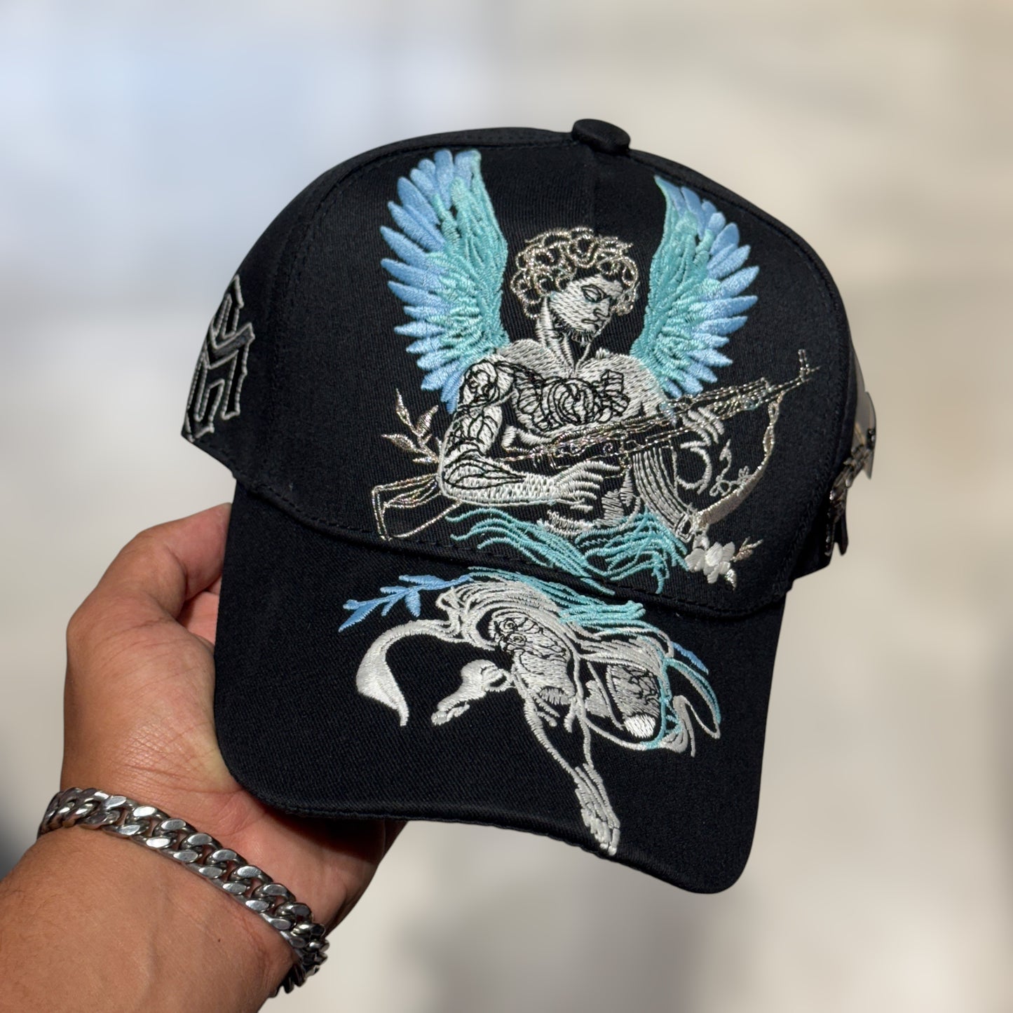GORRA ANGEL EDICION BELICA CON PIN RIFLE