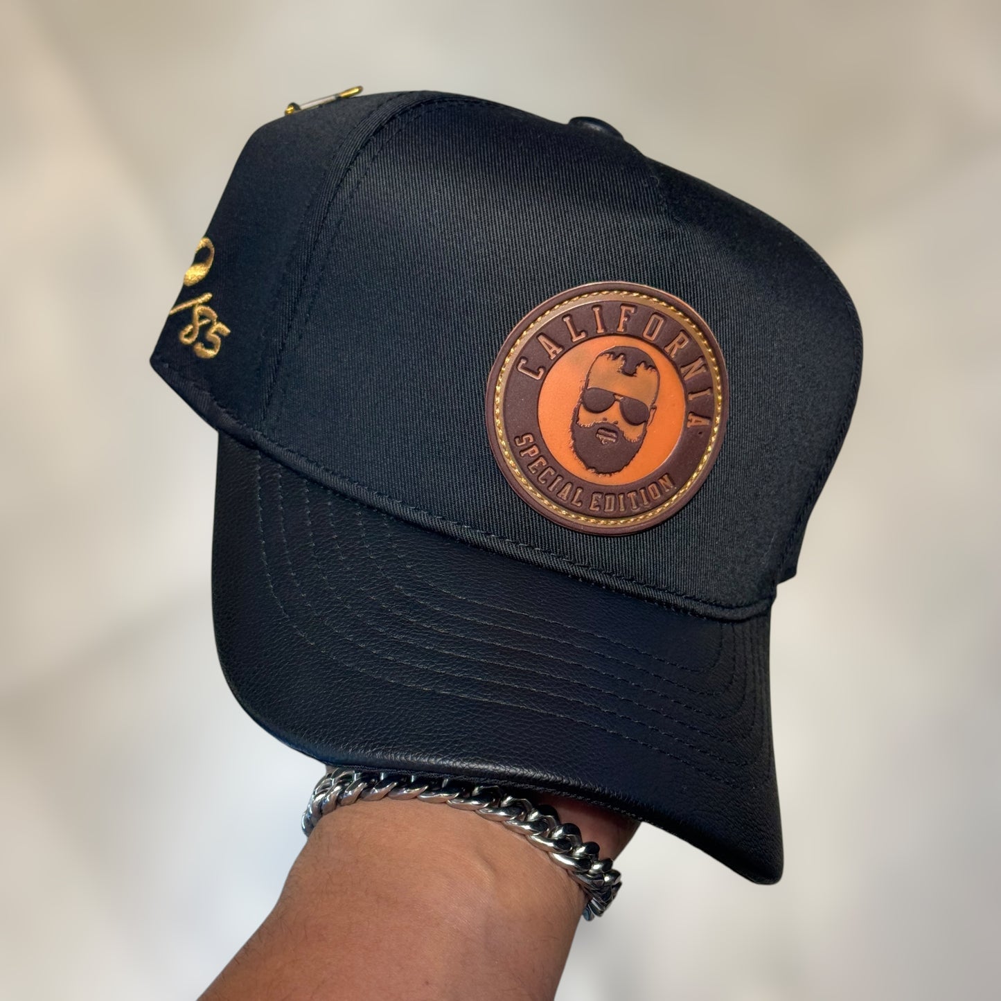 CALIFORNIA BLACK VISERA CUERO
