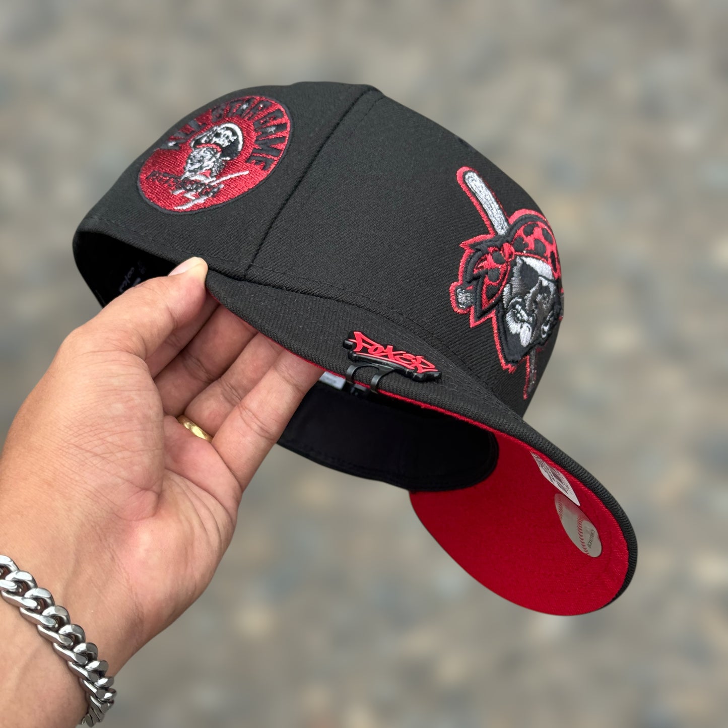 59FIFTY PIRATES PITTSBURGH RETRO LOG BLACK RED UNDERVISOR