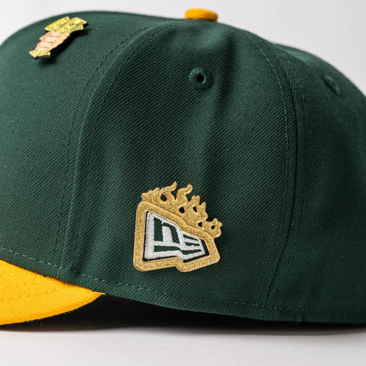 PIN BORDE NEW ERA FLAMA DORADO