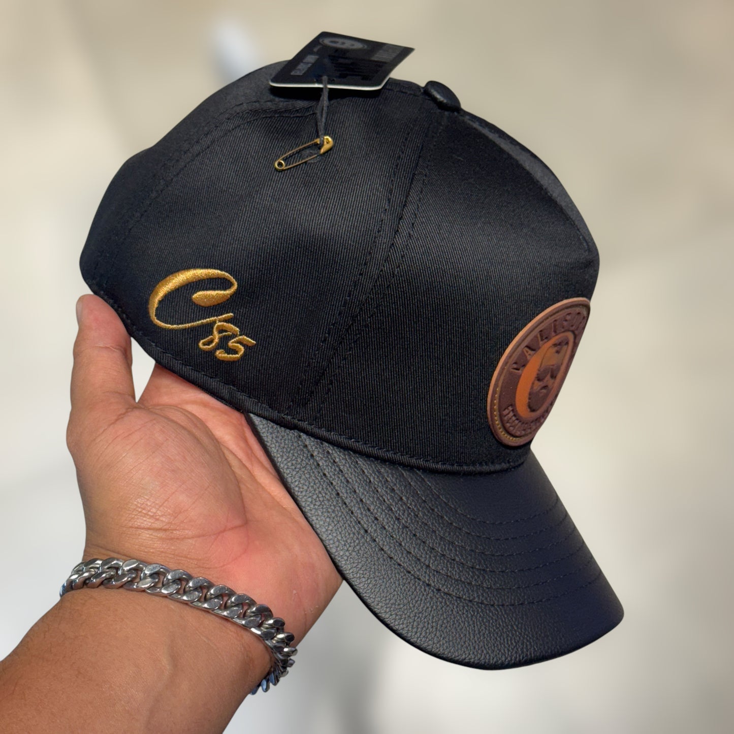 CALIFORNIA BLACK VISERA CUERO