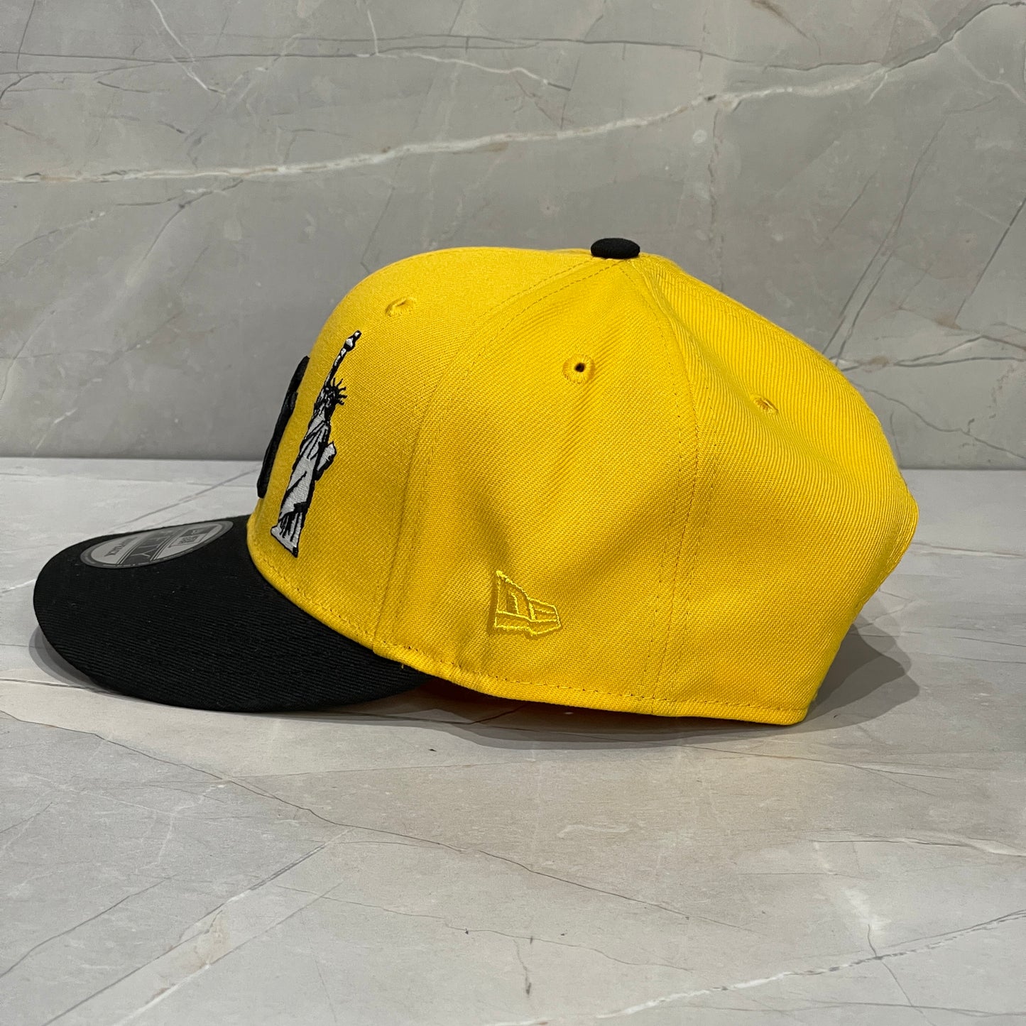 9FIFTY NY YANKEES YELLOW /BLACK STATUE