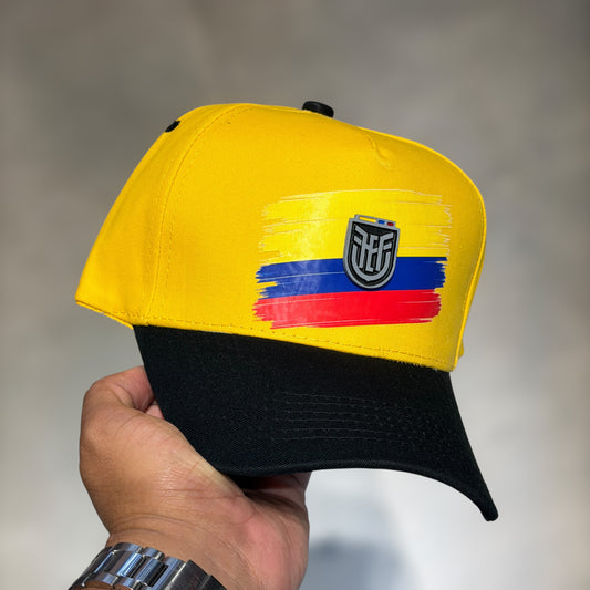 Gorra Ecuador amarilla negra FEF placa metálica