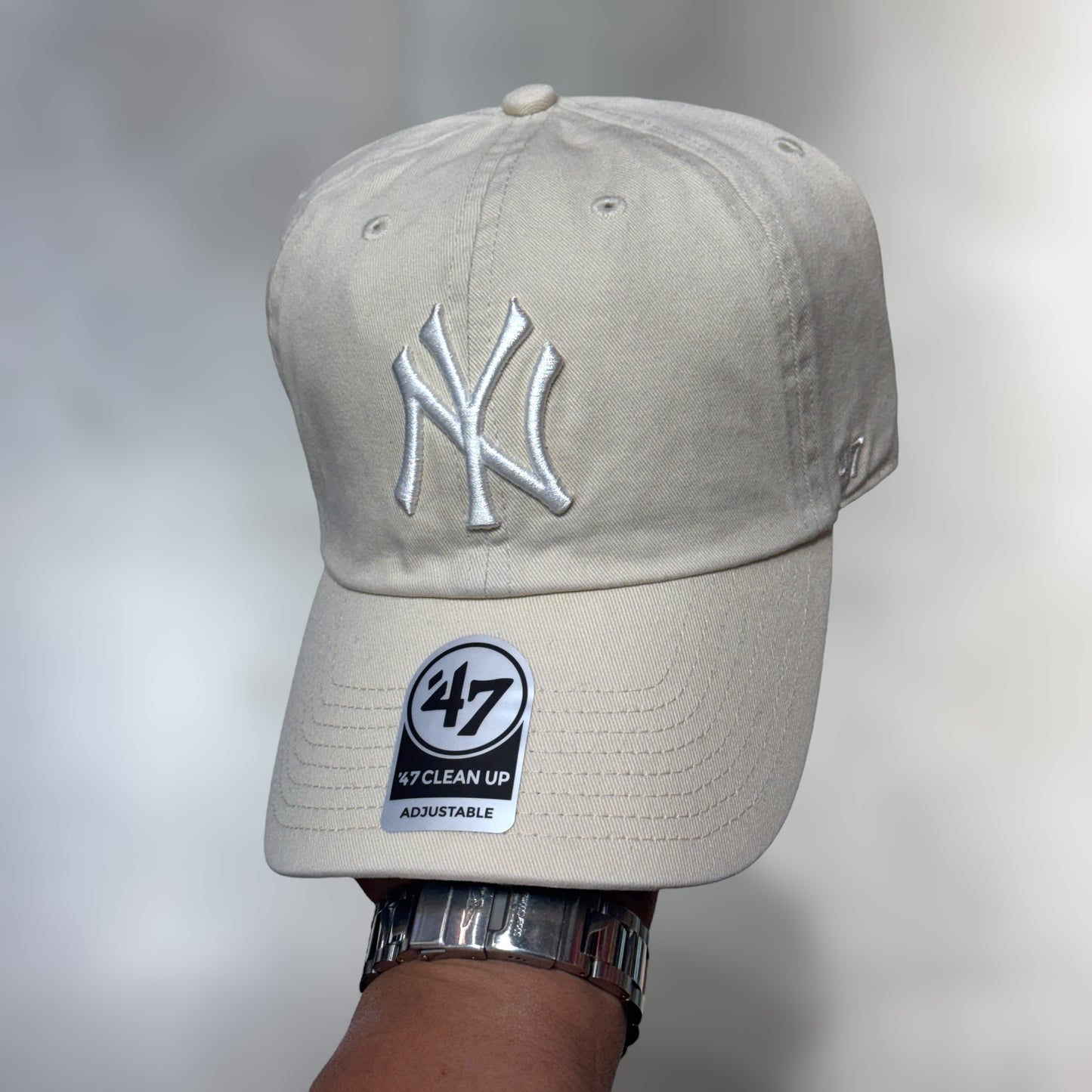 47BRAND CLEAN UP NY YANKEES BEIGE WHITE LOGO UNDERVISOR SKYBLUE