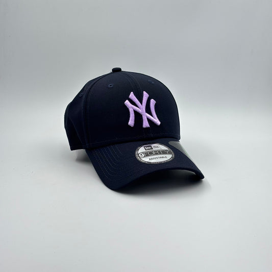 9FORTY YANKEES NAVY LILA LOGO BROCHE METÁLICO