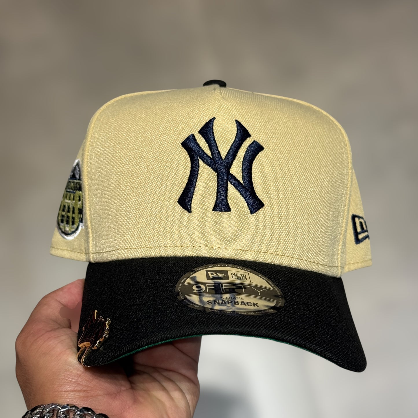 9FIFTY NY YANKEES CAQUI BLACK VISOR PATCH