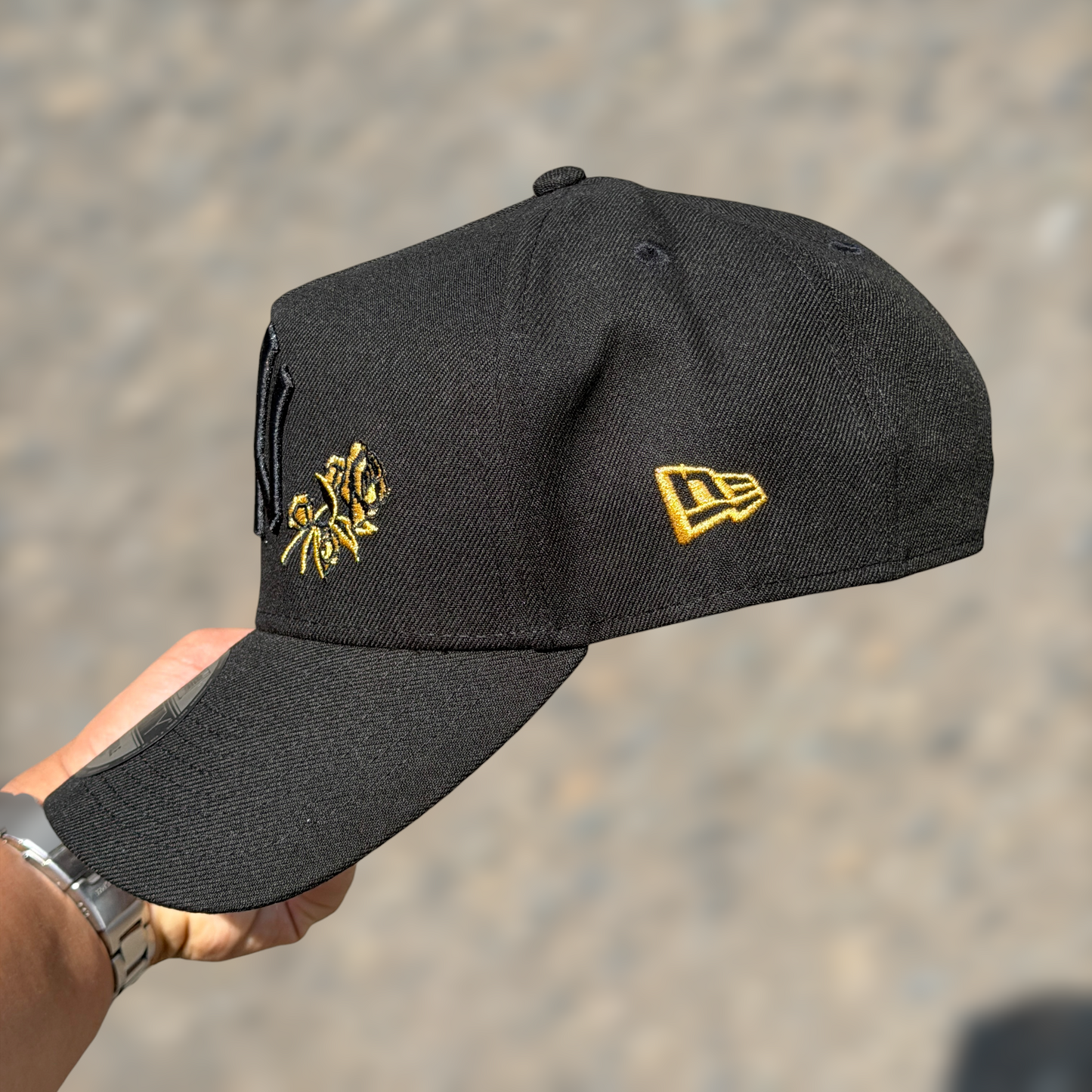 9FORTY NEW YORK YANKEES BLACK ON BLACK GOLD FLOWER