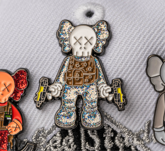 PIN KAWS ARMAS