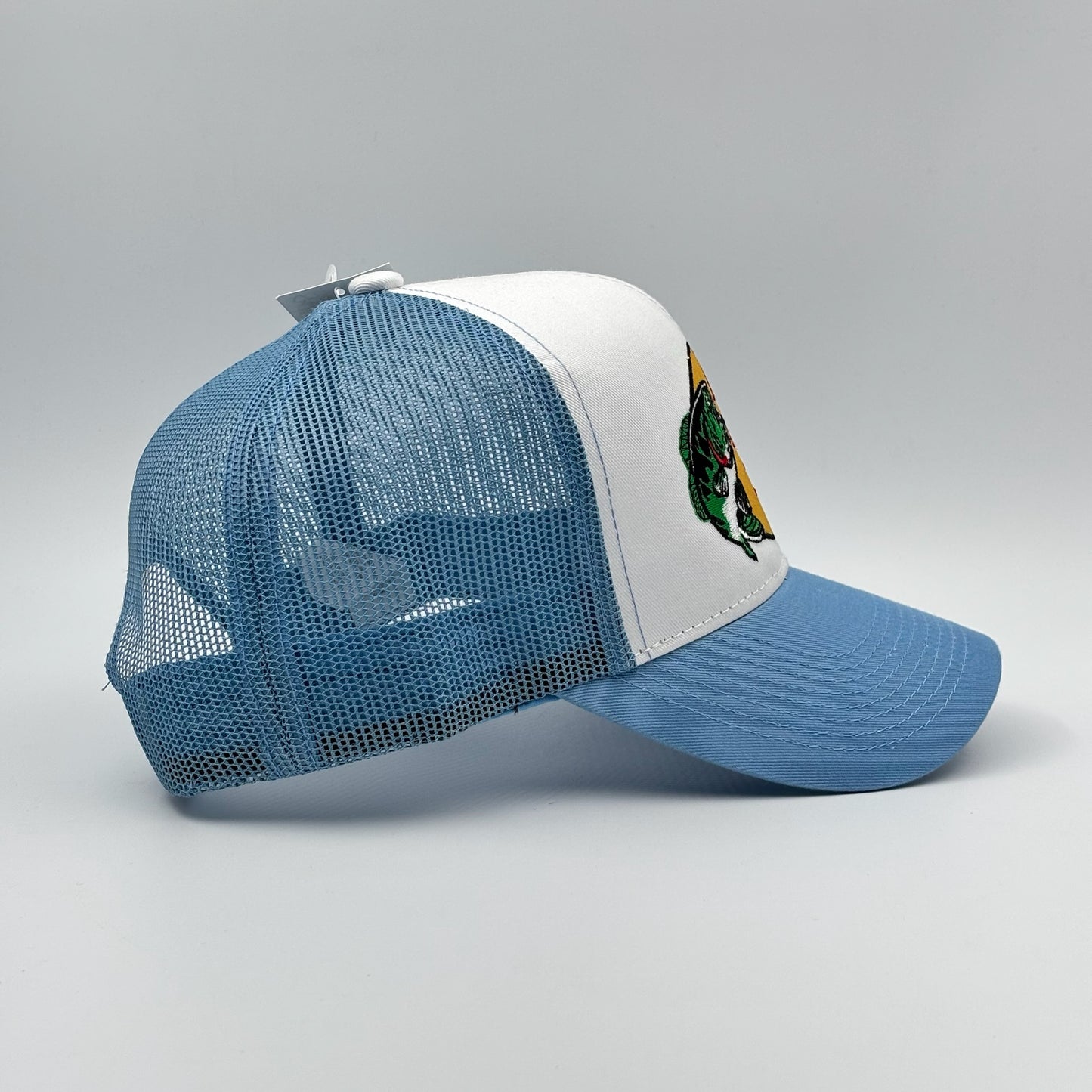 BASS PRO SHOPS WHITE SKYBLUE