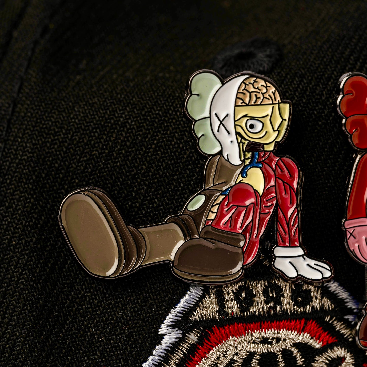 PIN KAWS CEREBRO