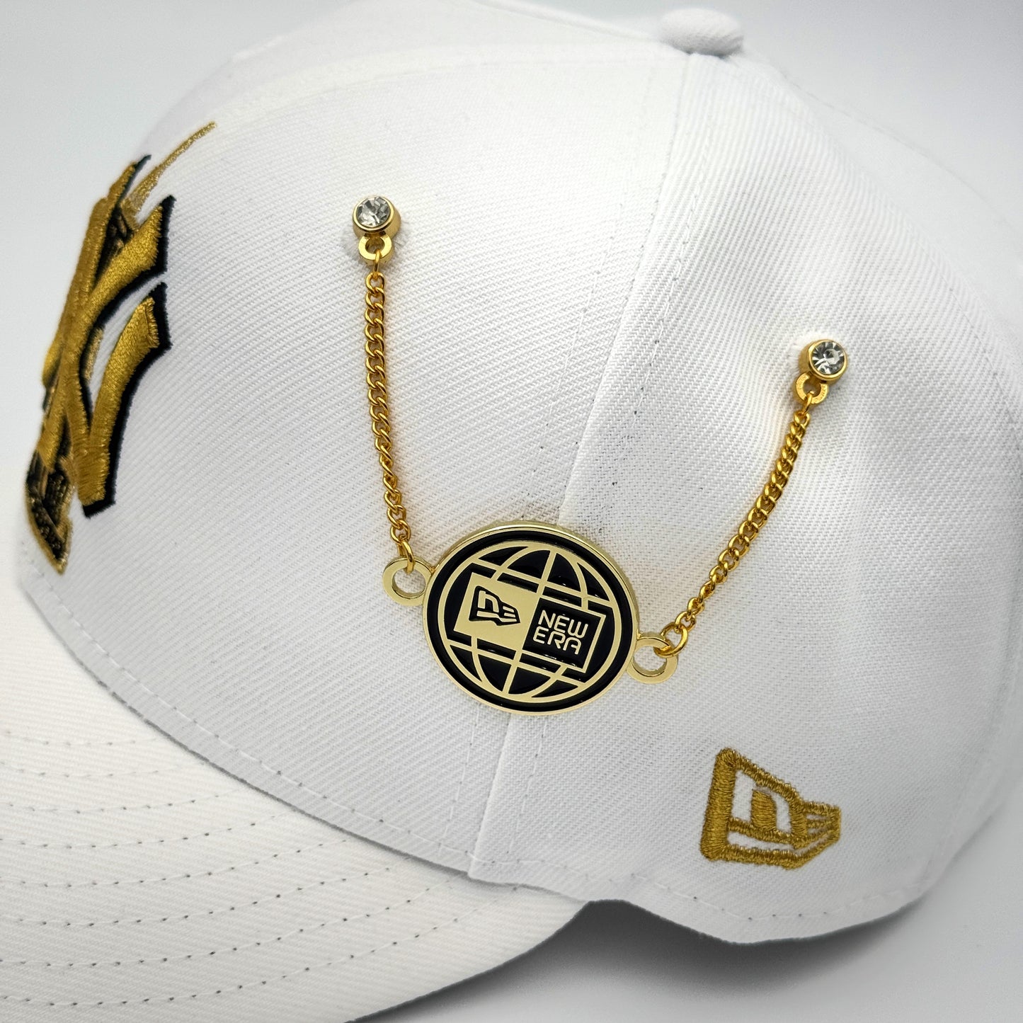 PIN CADENA NEW ERA 100 AÑOS