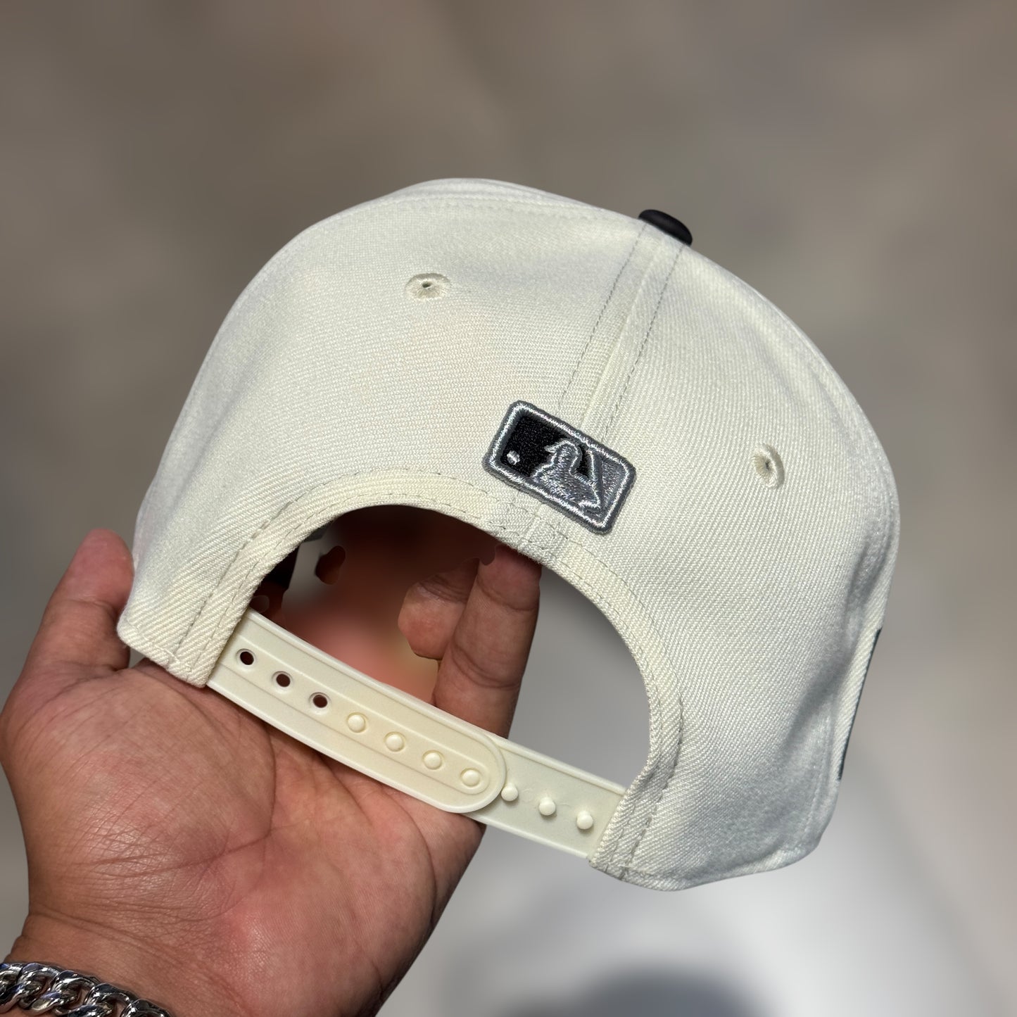 9FIFTY COLOR CHANGING LA DODGERS BEIGE BLACK LOGO WS 2020