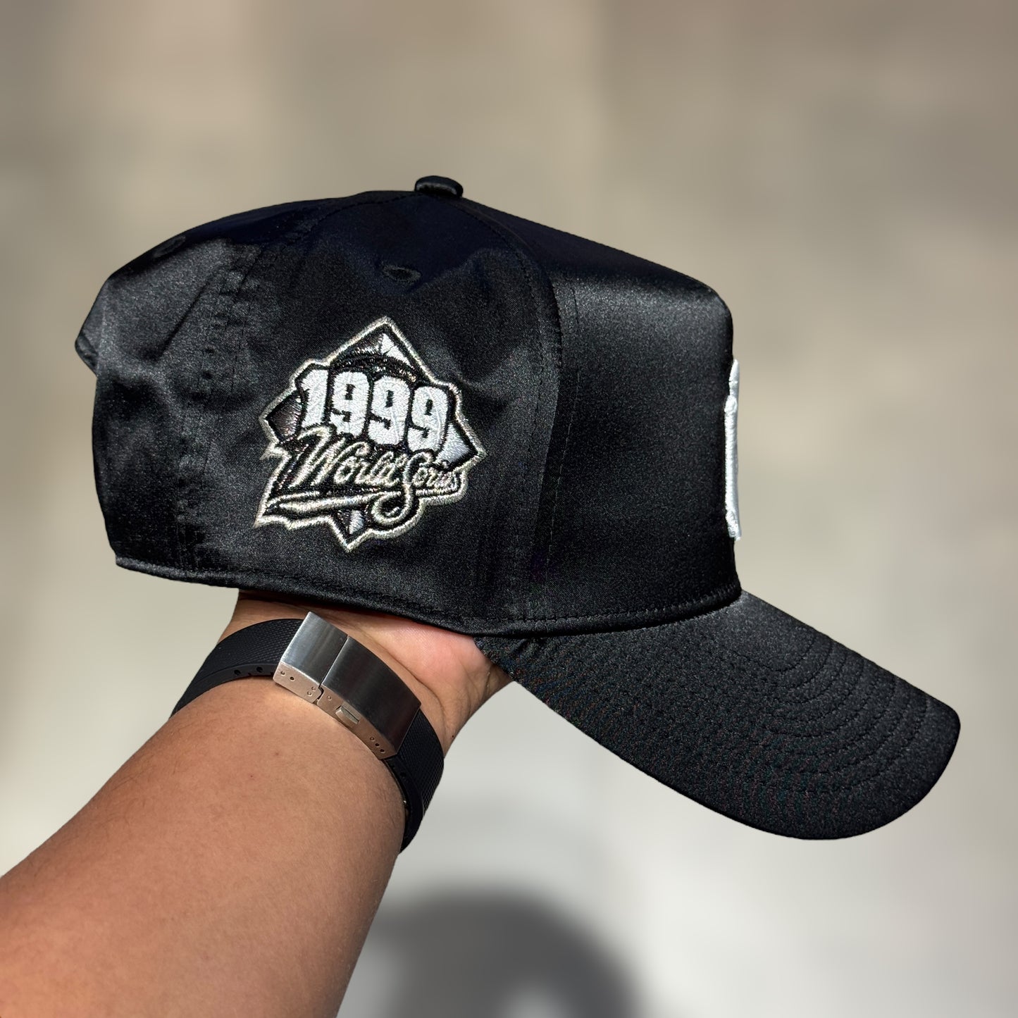 FORTY A FRAME NY YANKEES BLACK WHITE LOGO SATIN WS 1999