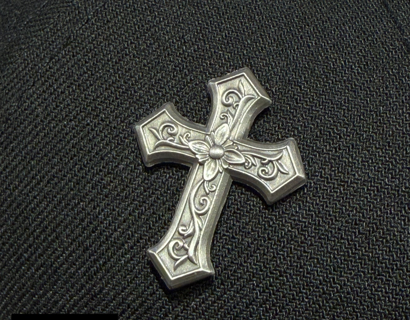 PIN METALICO CRUZ