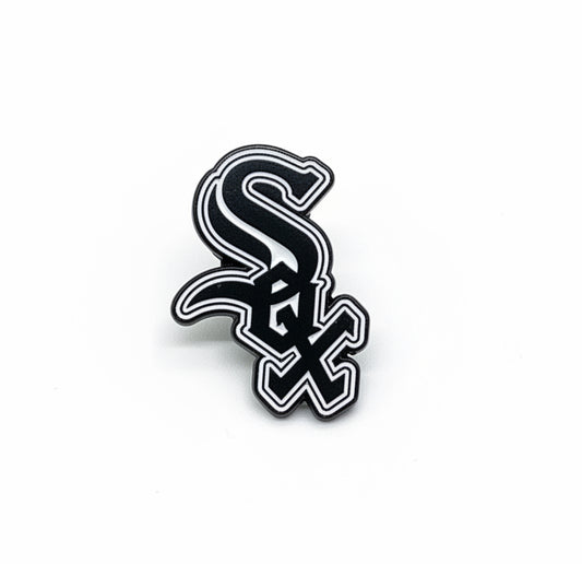 PIN METALICO WHITE SOX LOGO
