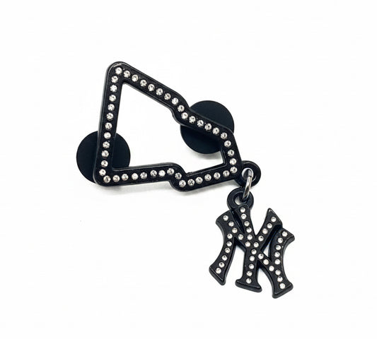 PIN METALICO BORDE NE YANKEES BLACK