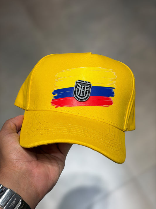 Gorra Ecuador amarilla FEF placa metálica