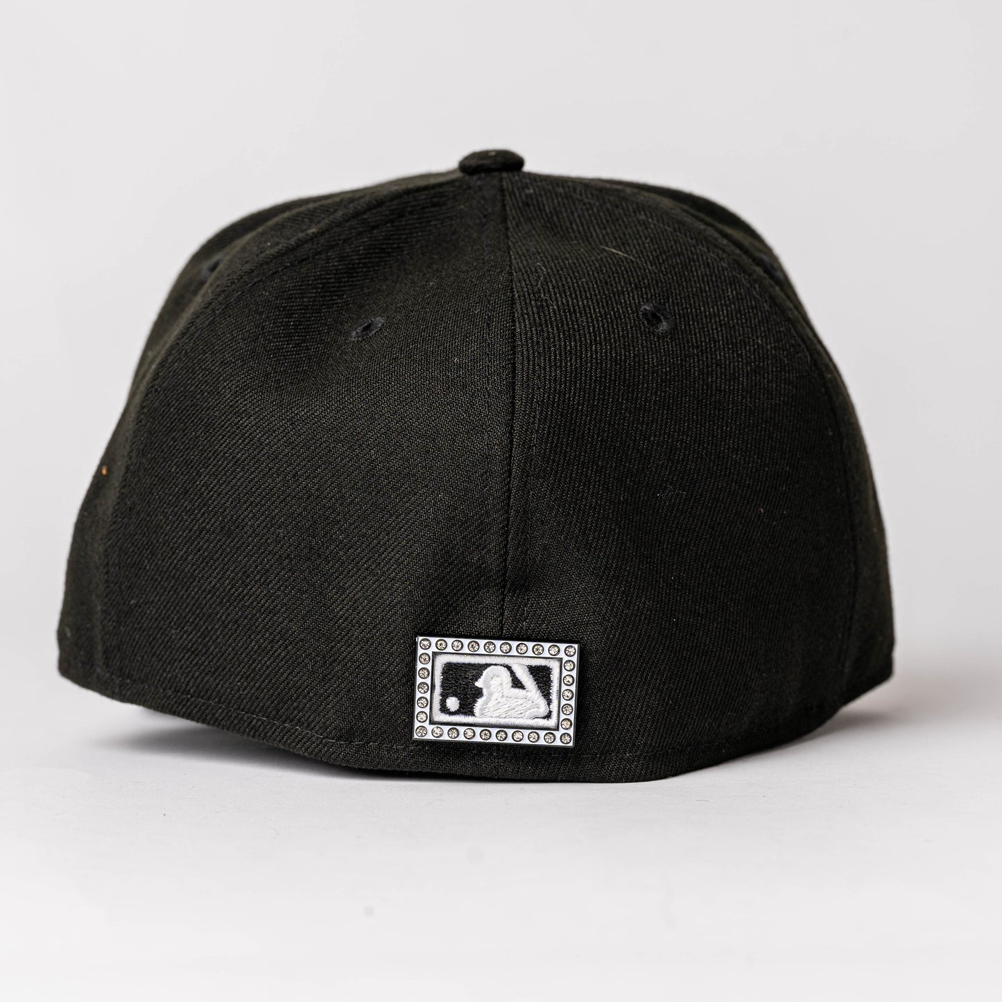 PIN BORDE NEGRO MLB GEMAS Y BRILLOS