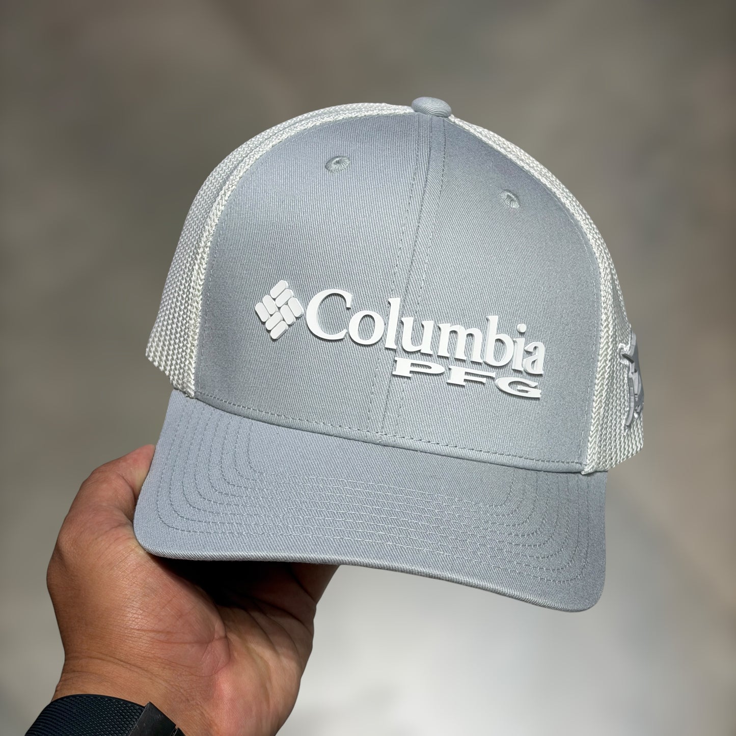 Columbia PFG cerrada grey white mesh