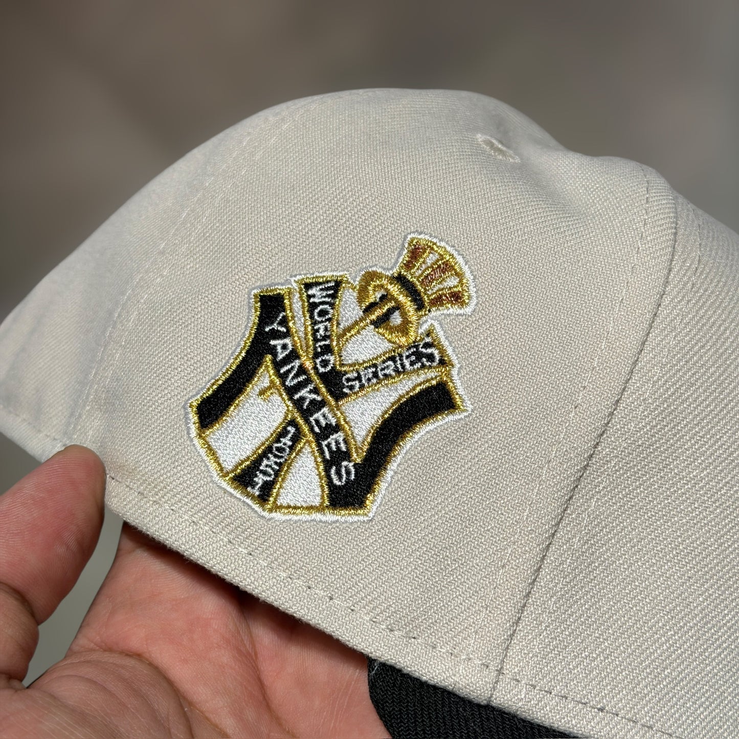 59FIFTY NY YANKEES BEIGE BLACK VISOR