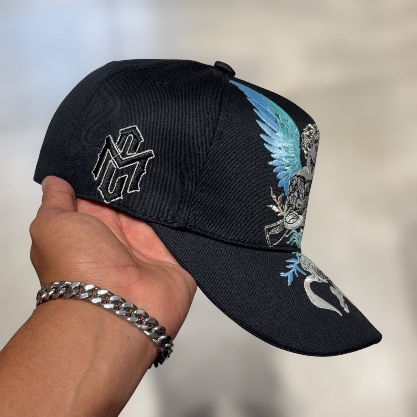 GORRA ANGEL EDICION BELICA CON PIN RIFLE