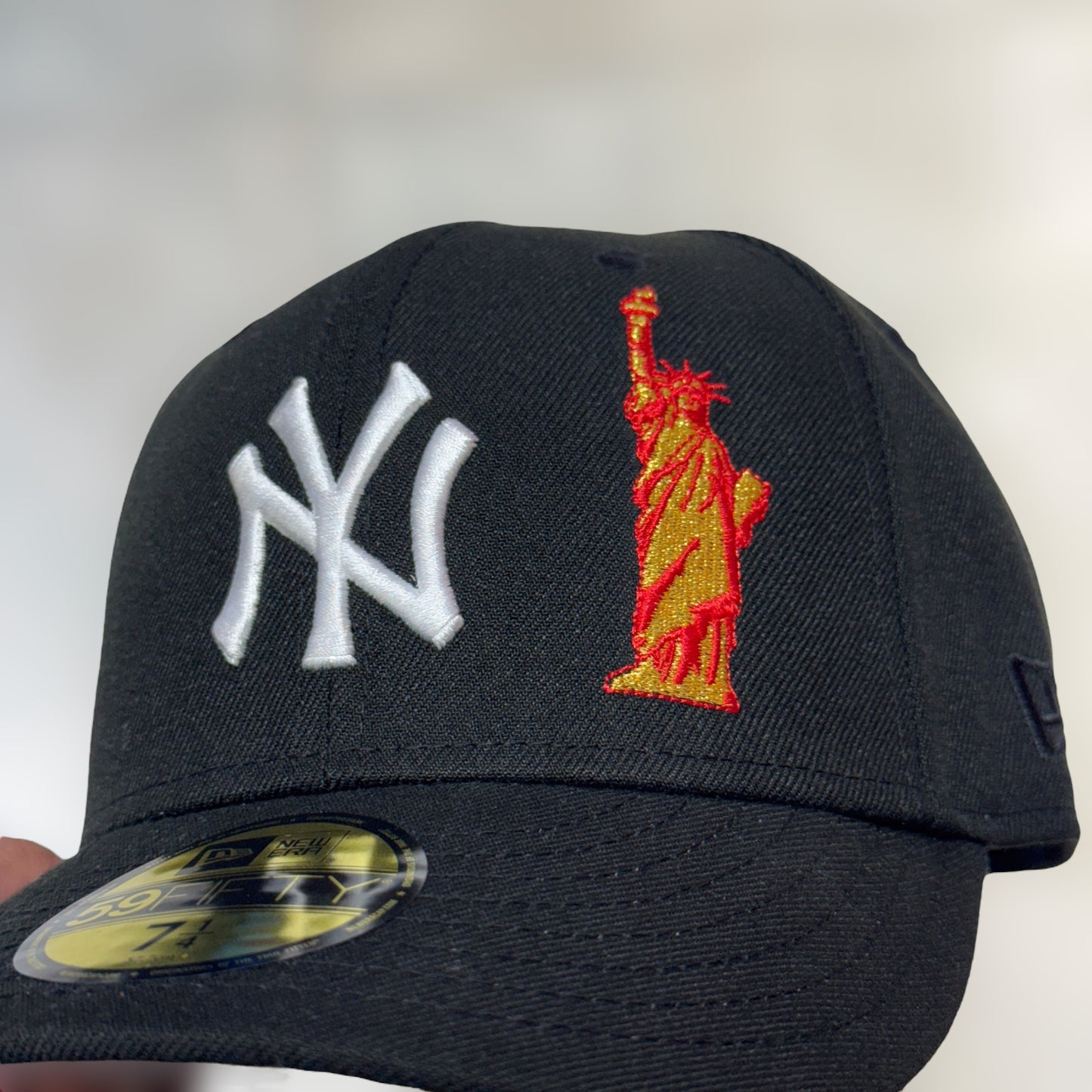 59FIFTY YY YANKEES BLACK STATUE RED PATCH 1998