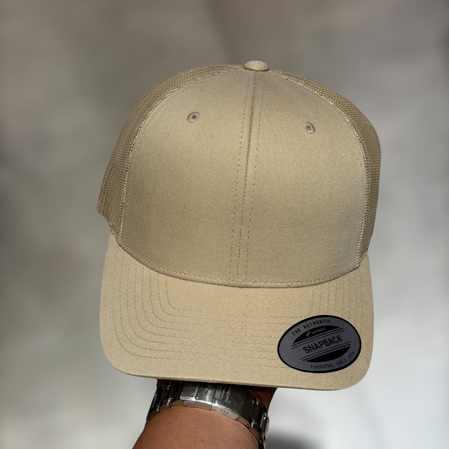 YUPOONG FLEXFIT beige llana para bordados