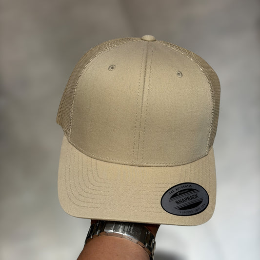 YUPOONG FLEXFIT beige llana para bordados