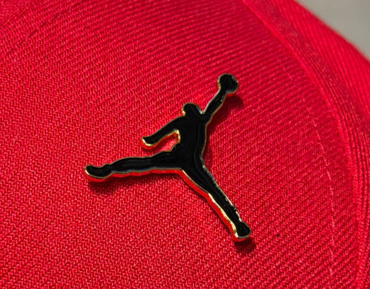 PIN METALICO LOGO JORDAN BLACK GOLD