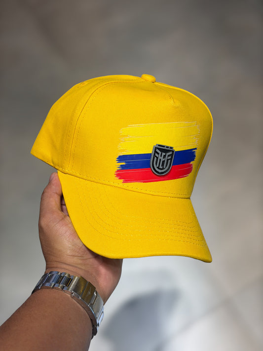 Gorra Ecuador amarilla FEF placa metálica