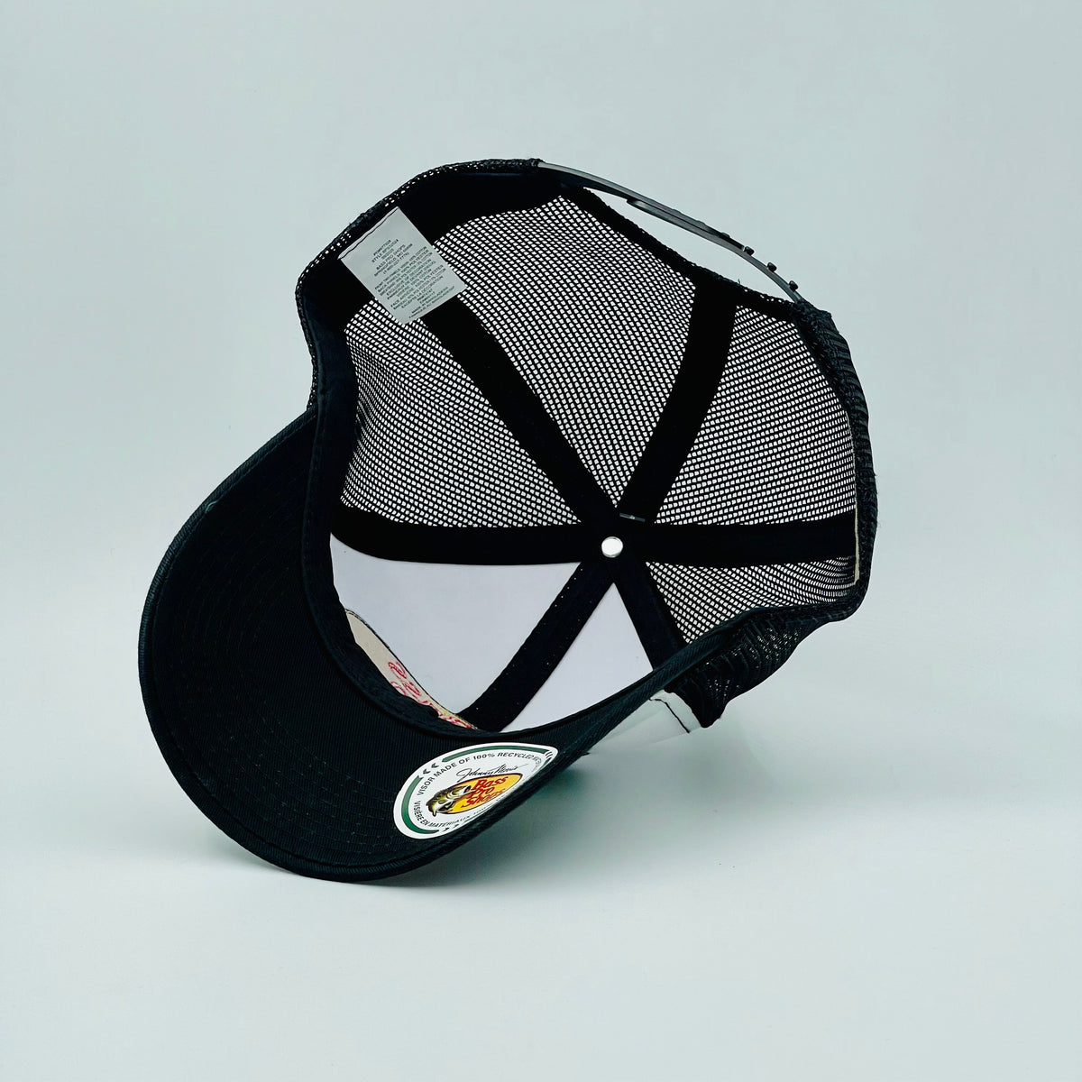 BASS PRO SHOPS WHITE BLACK TR