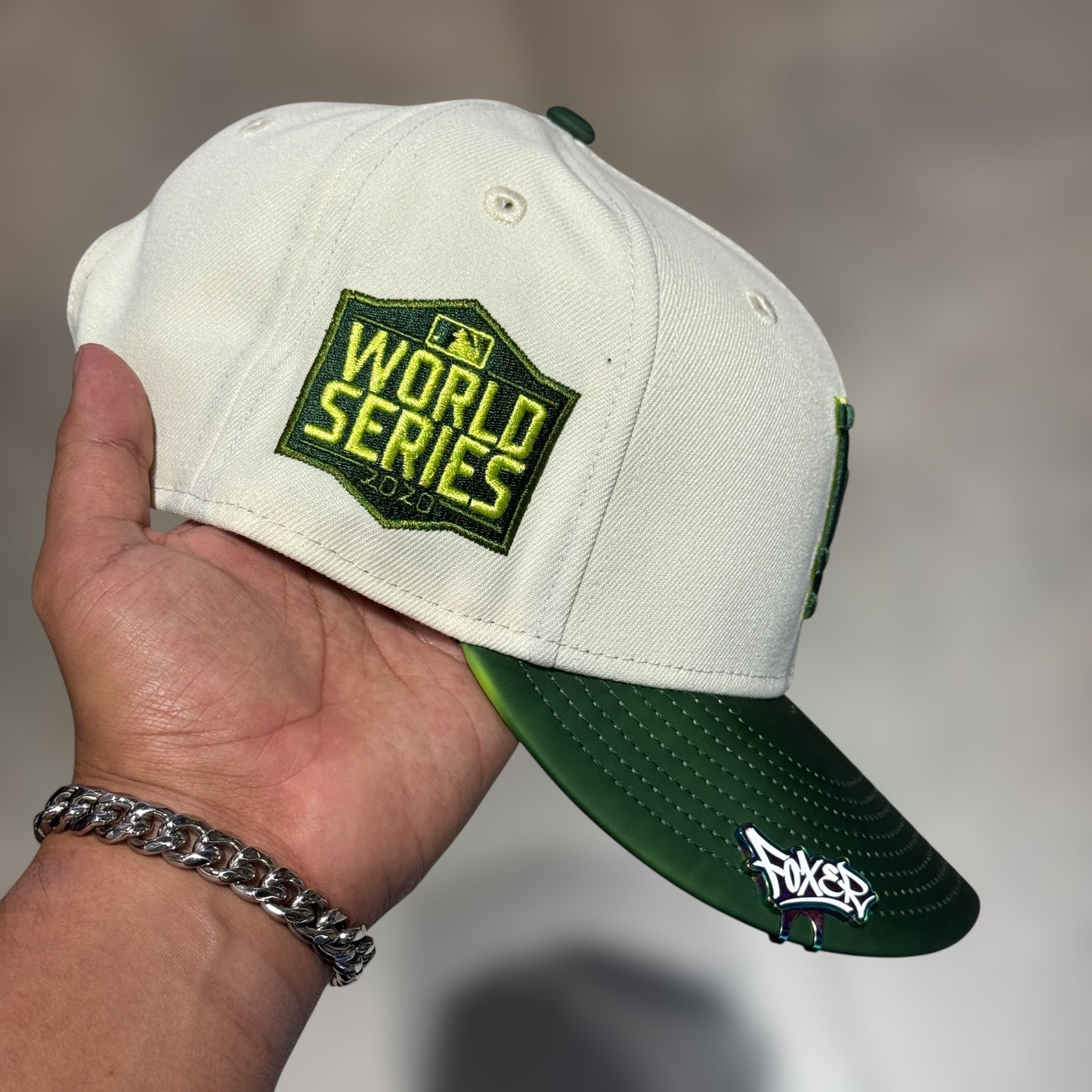 9FIFTY COLOR CHANGING LA DODGERS BEIGE GREEN VISOR WS 2020