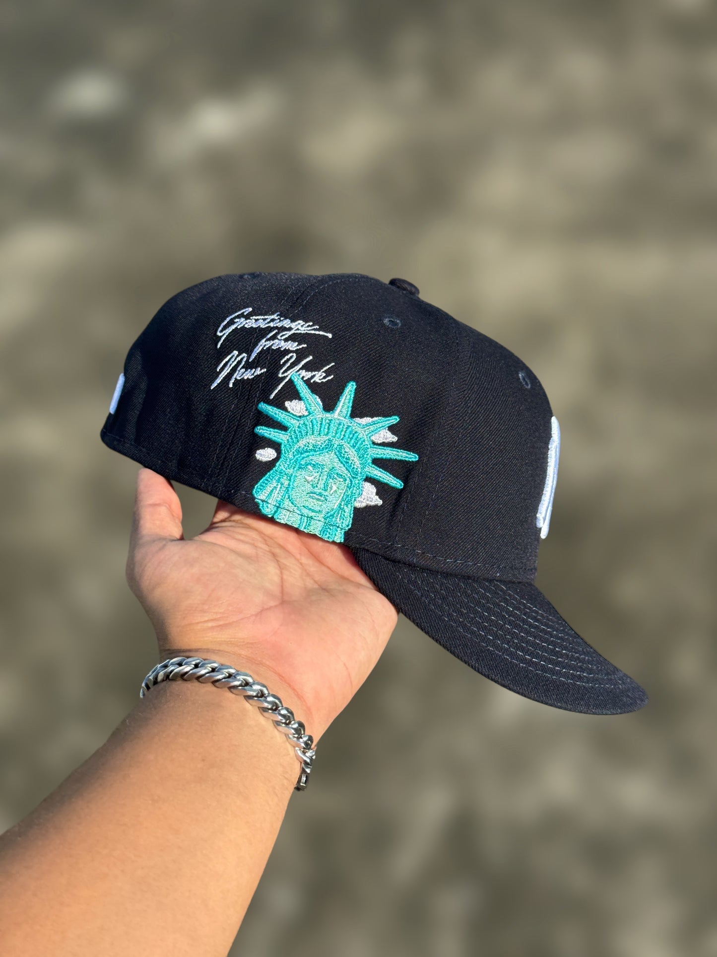 59FIFTY NY STATUE