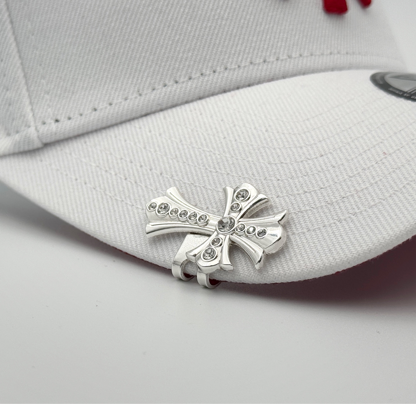 CLIP METALICO CRUZ PLATA CON DIAMANTES