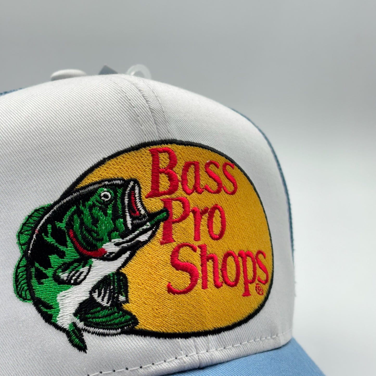 BASS PRO SHOPS WHITE SKYBLUE