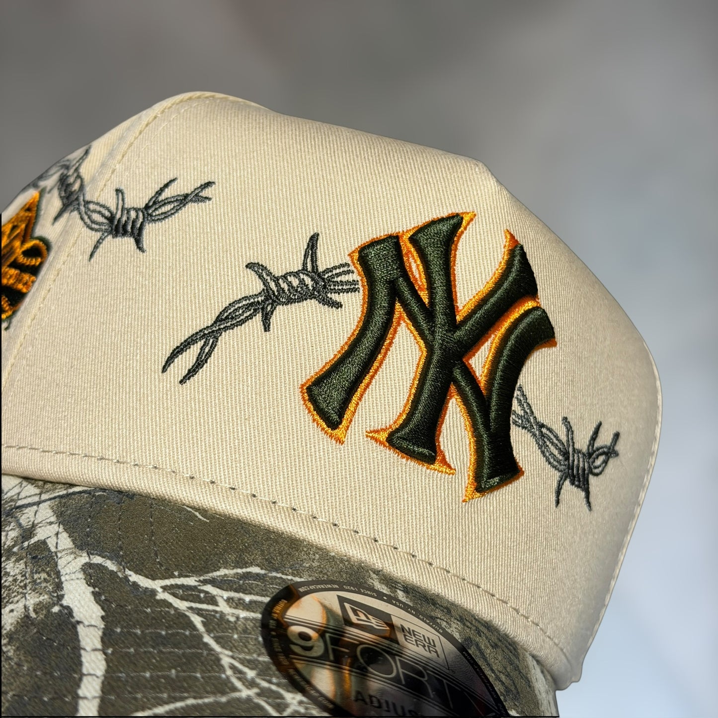 9FORTY A FRAME NY YANKEES BEIGE CAMO VISOR