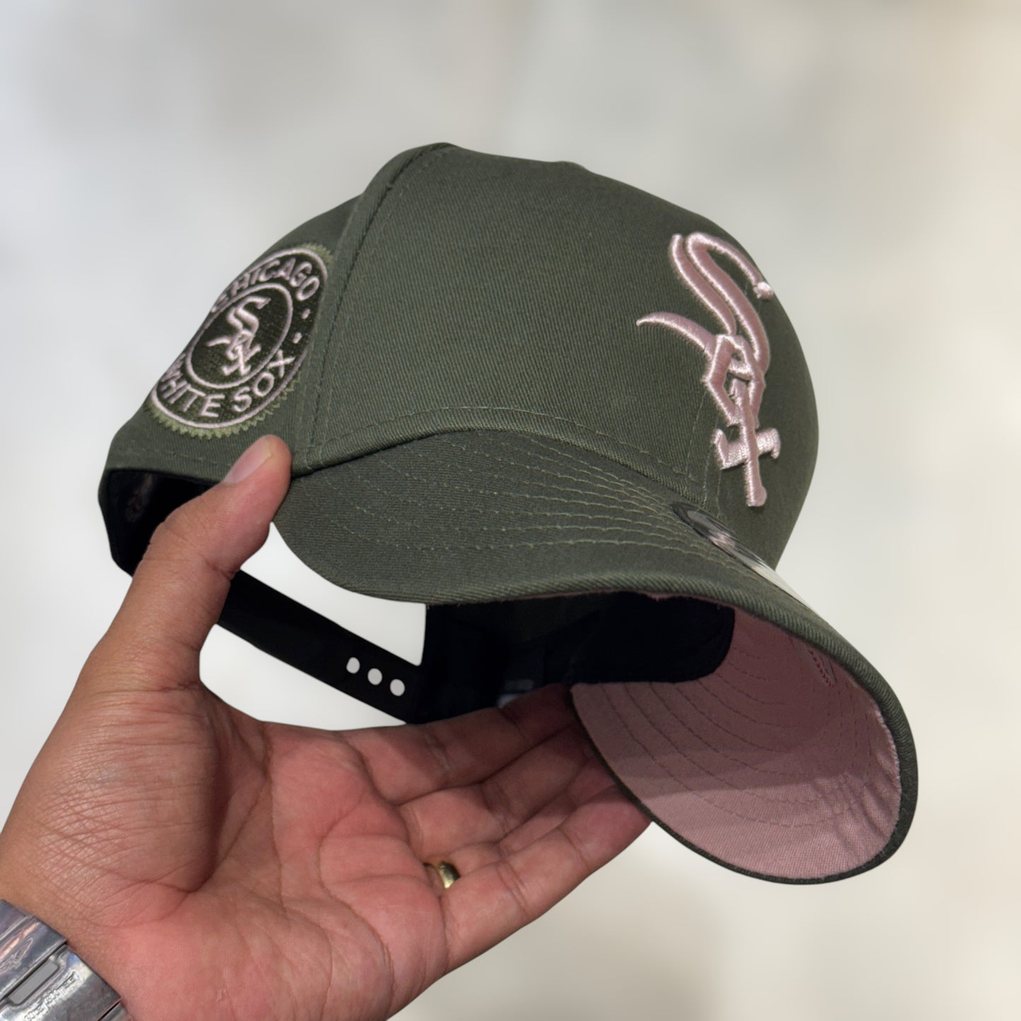 9FIFTY WHITE SOX OLIVE GREEN UNSERVISOR ROSE PATCH