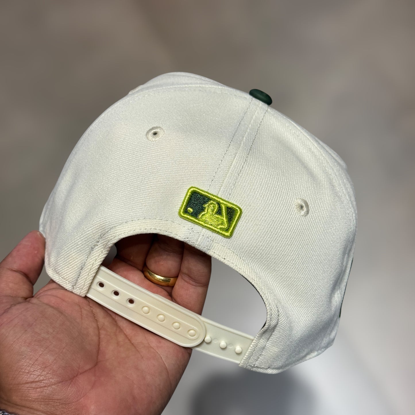 9FIFTY COLOR CHANGING LA DODGERS BEIGE GREEN VISOR WS 2020