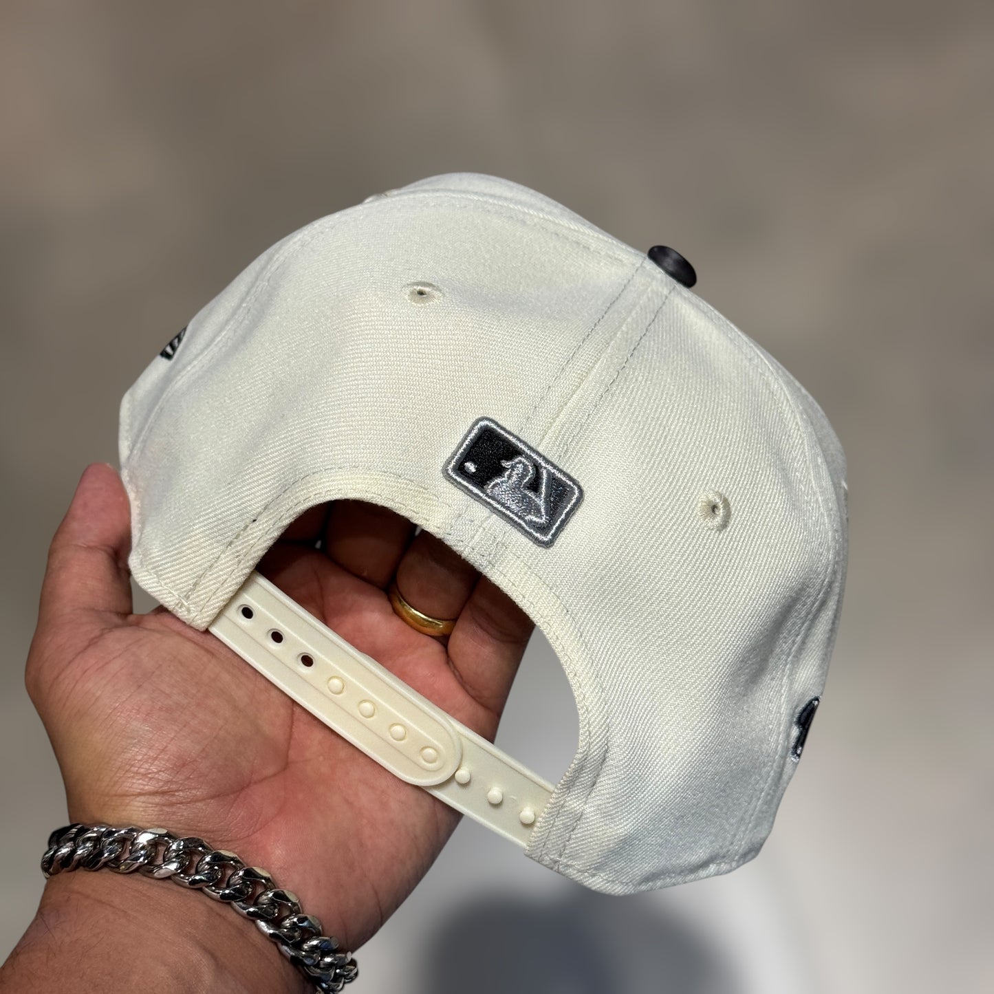 9FIFTY COLOR CHANGING NY YANKEES WHITE BLACK VISOR WS 1996