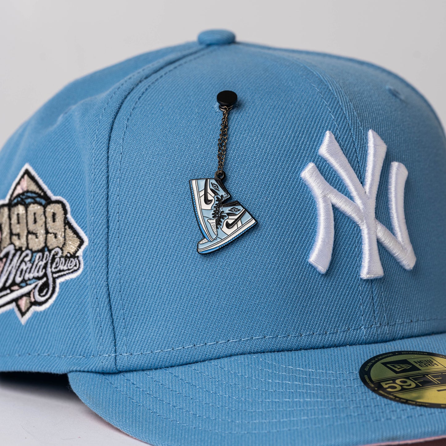 PIN JORDAN 1 UNIVERSITY BLUE